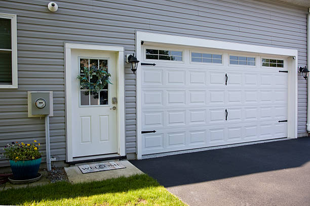 24/7 Emergency Garage Door Panel Replacement experts in Mattydale, NY